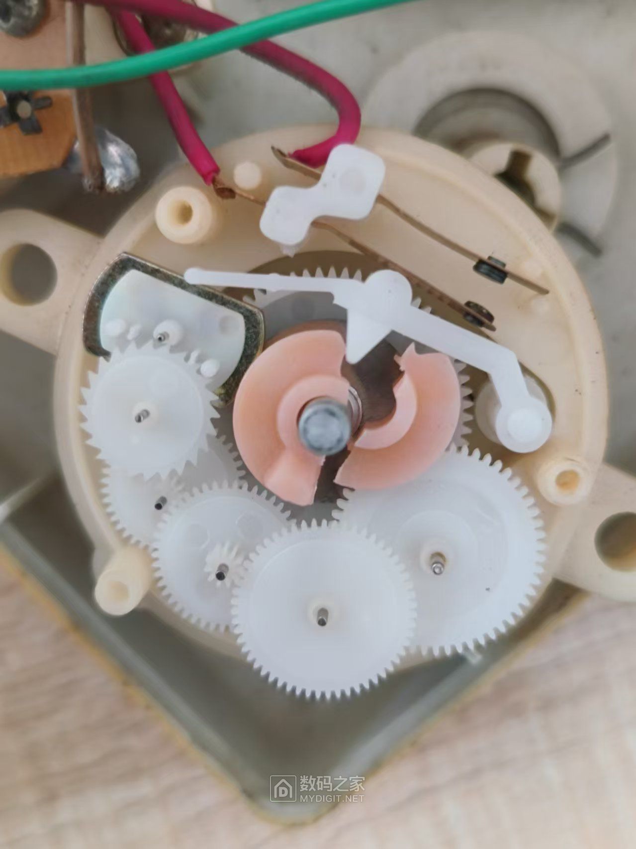 维修老式转页扇的机械定时器,油性原胶黏合老化塑料件