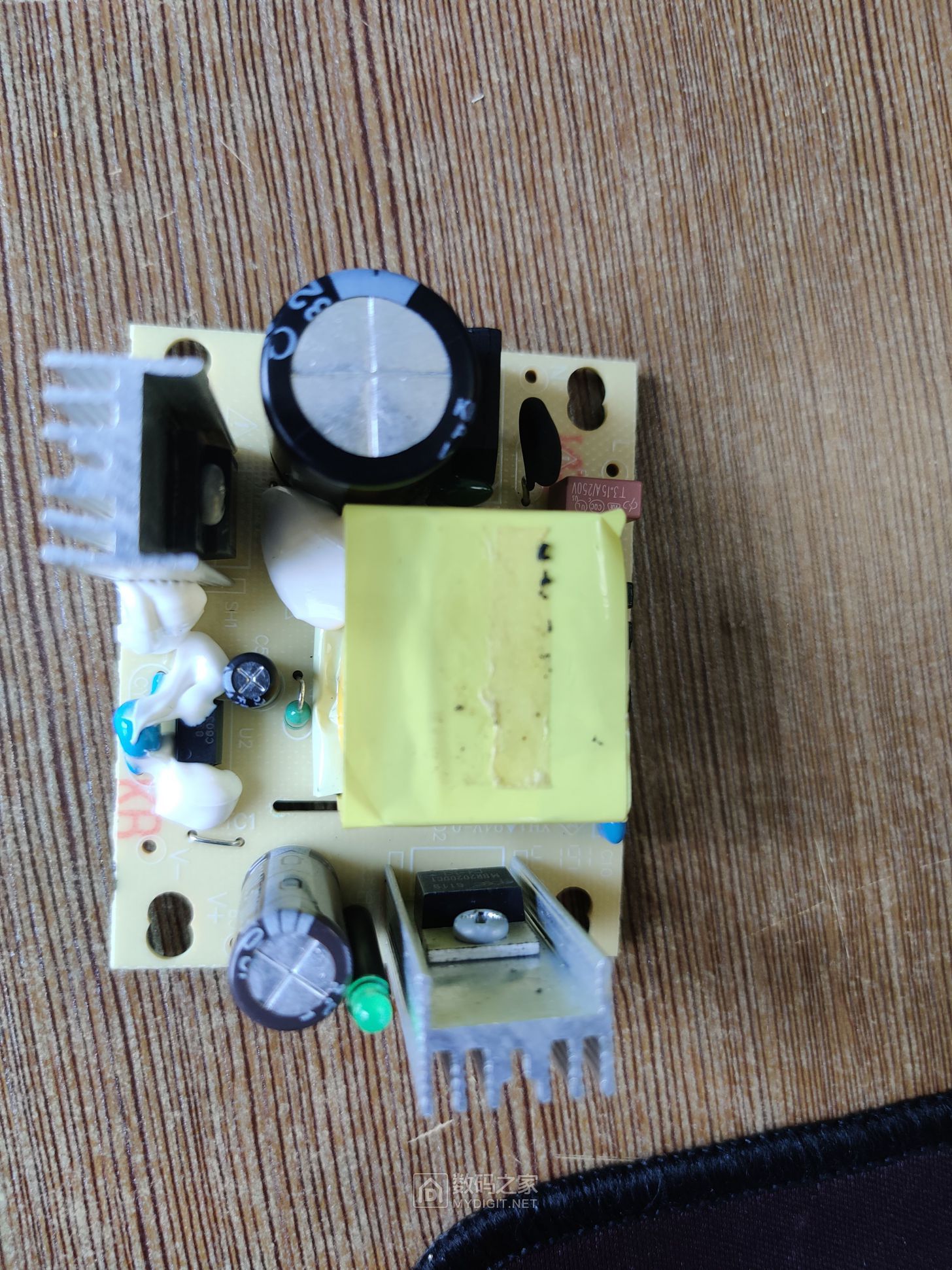 24v开关电源正面