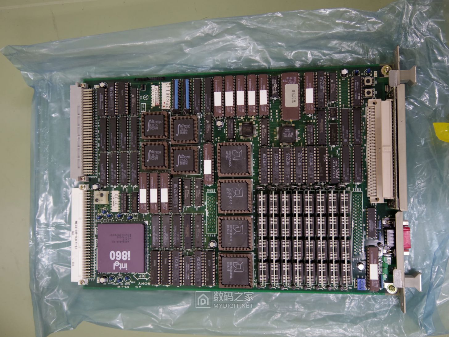 sony_nwb-256_top.jpg