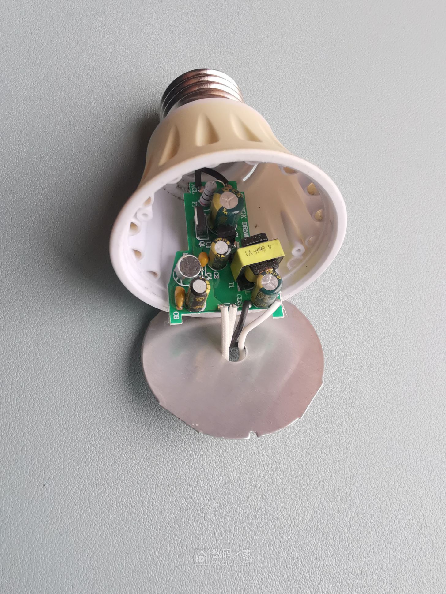 拆解小器鬼声光控5wled球泡灯