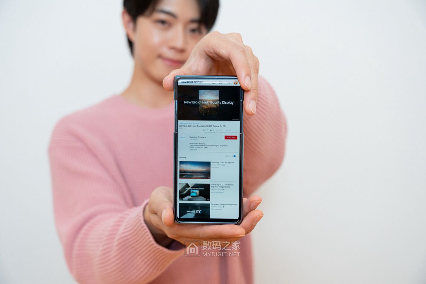csm_Samsung_Slidable-Flex-Vertical_28a9d9c117.jpg