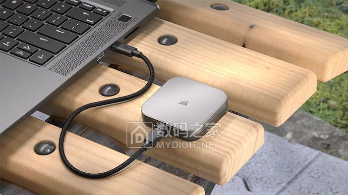 EX400U_Portable_SSD_Render_14.width-702.format-webp.jpg