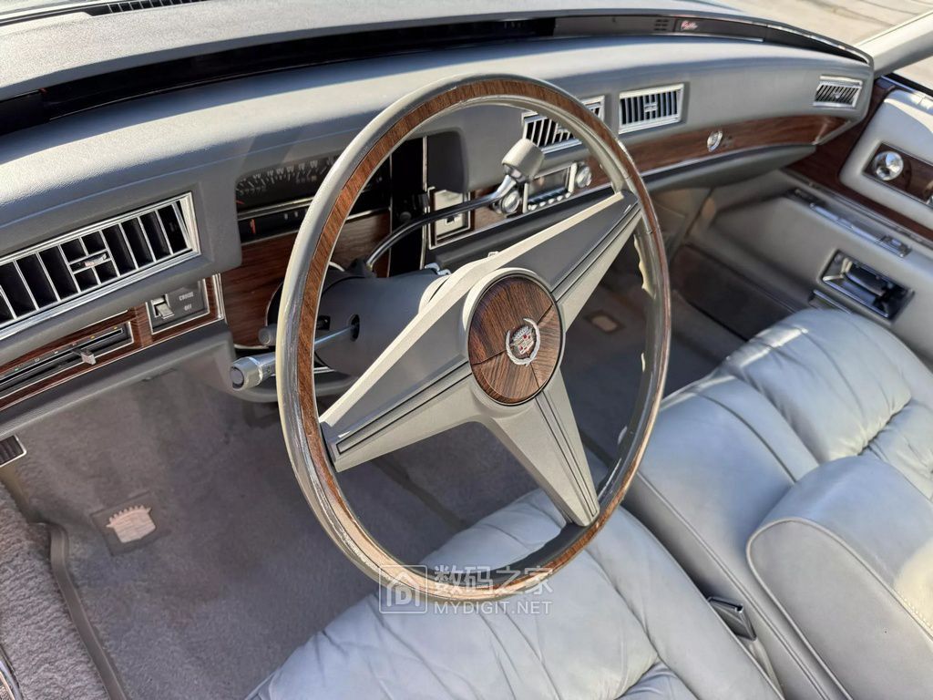 1976-Cadillac-Brougham-BaT-00019.jpg