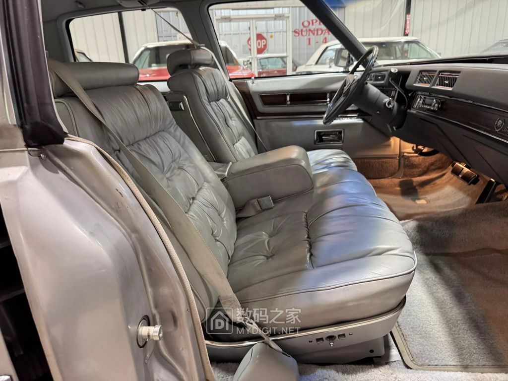 1976-Cadillac-Brougham-BaT-00017.jpg