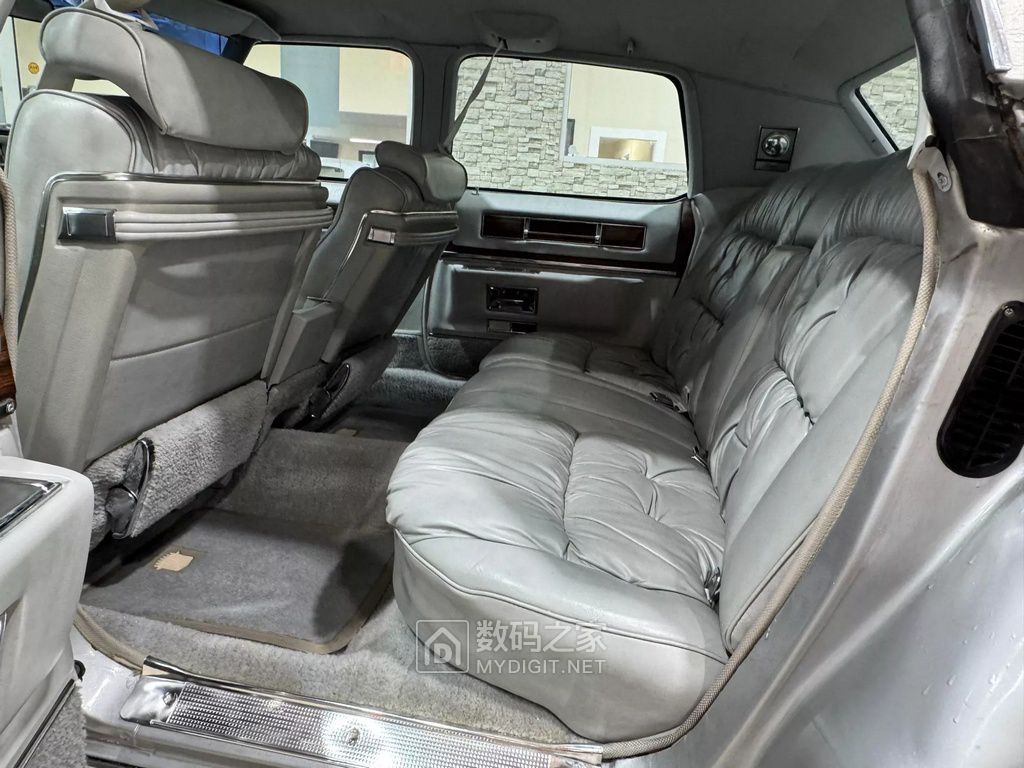 1976-Cadillac-Brougham-BaT-00012.jpg