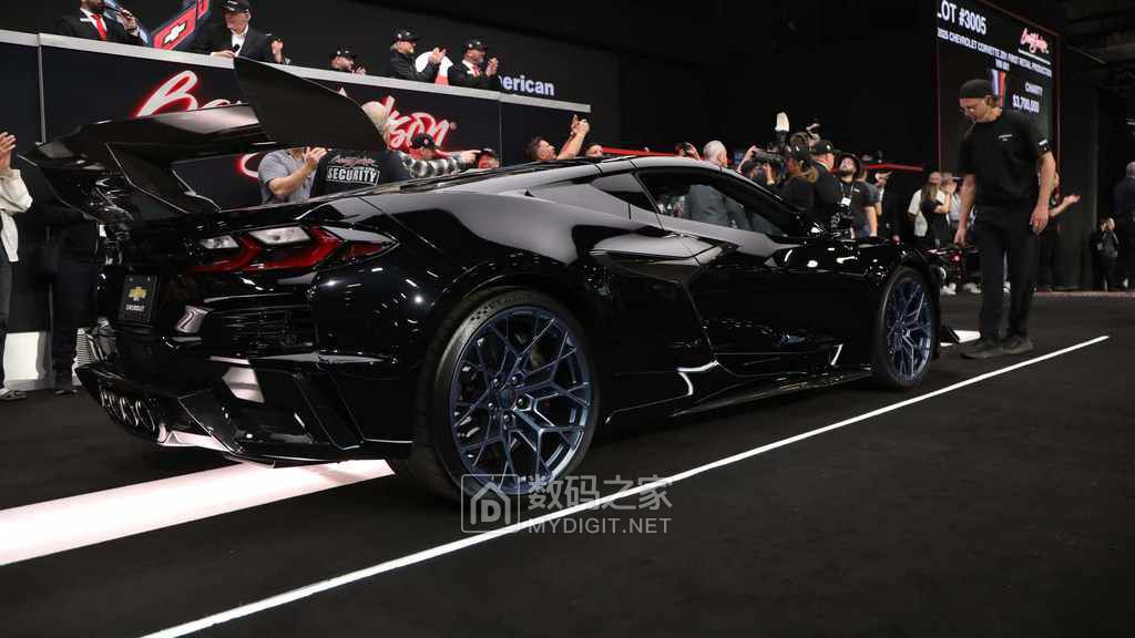 25az-3005-zr1-vin001-red-cross-5682.jpg
