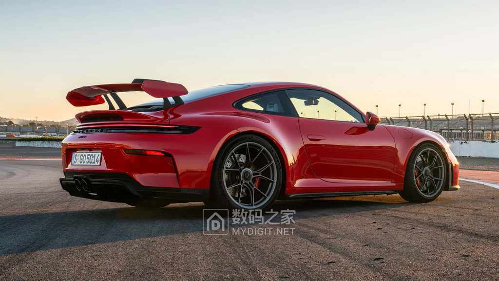 2025-porsche-911-gt3-review.jpg