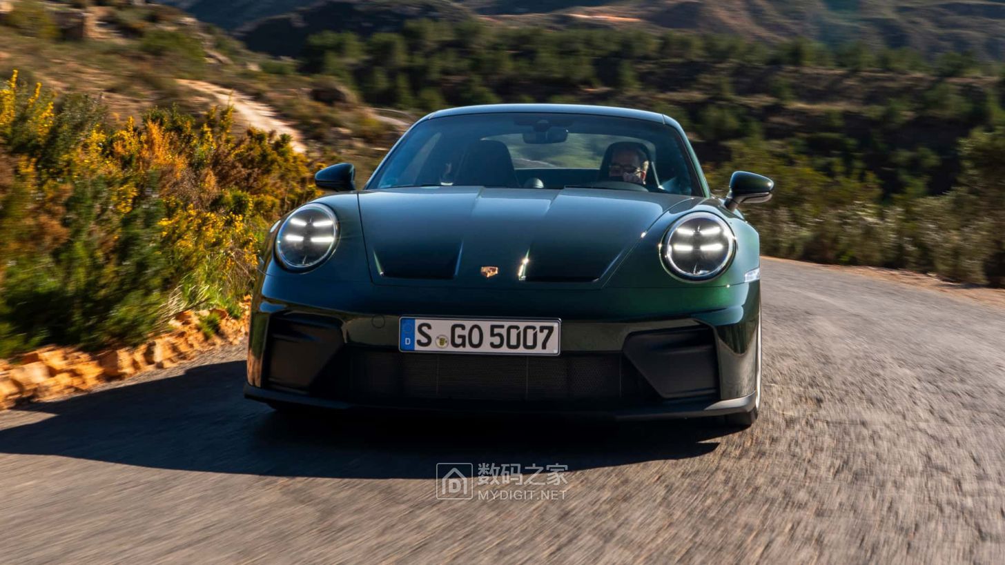 2025-porsche-911-gt3-review (3).jpg