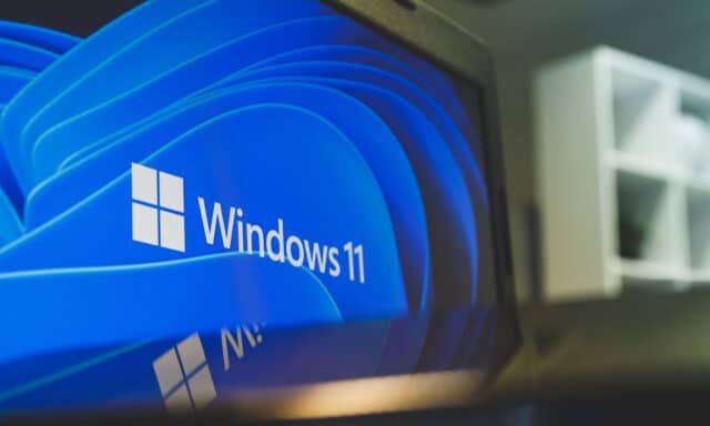 Windows-11-screen-with-reflection-640x384.jpg
