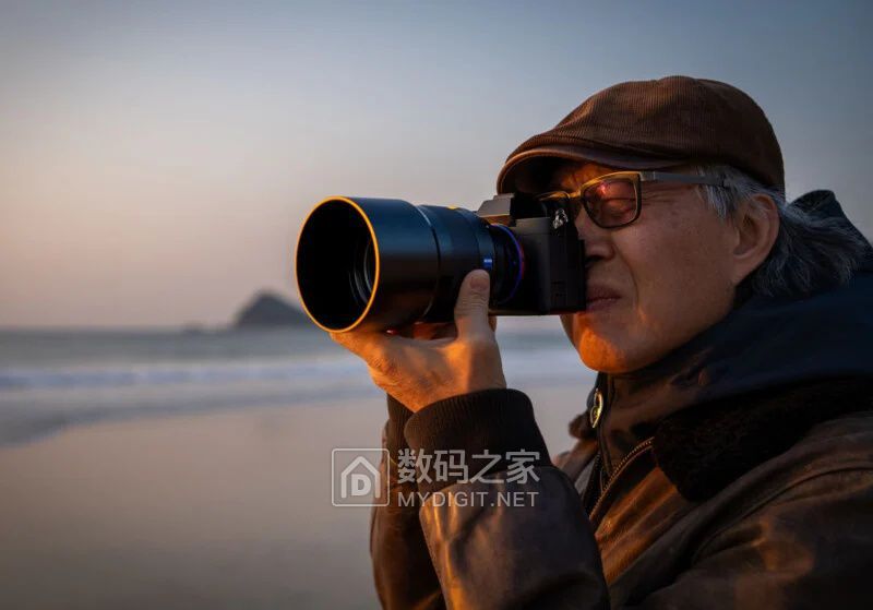 ZEISS-Otus-ML_85mm_in-use_1-800x559.jpg