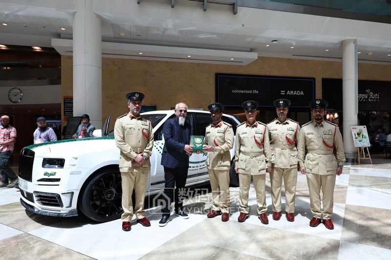 Dubai-Police-Rolls-Royce-Cullinan-1.jpg