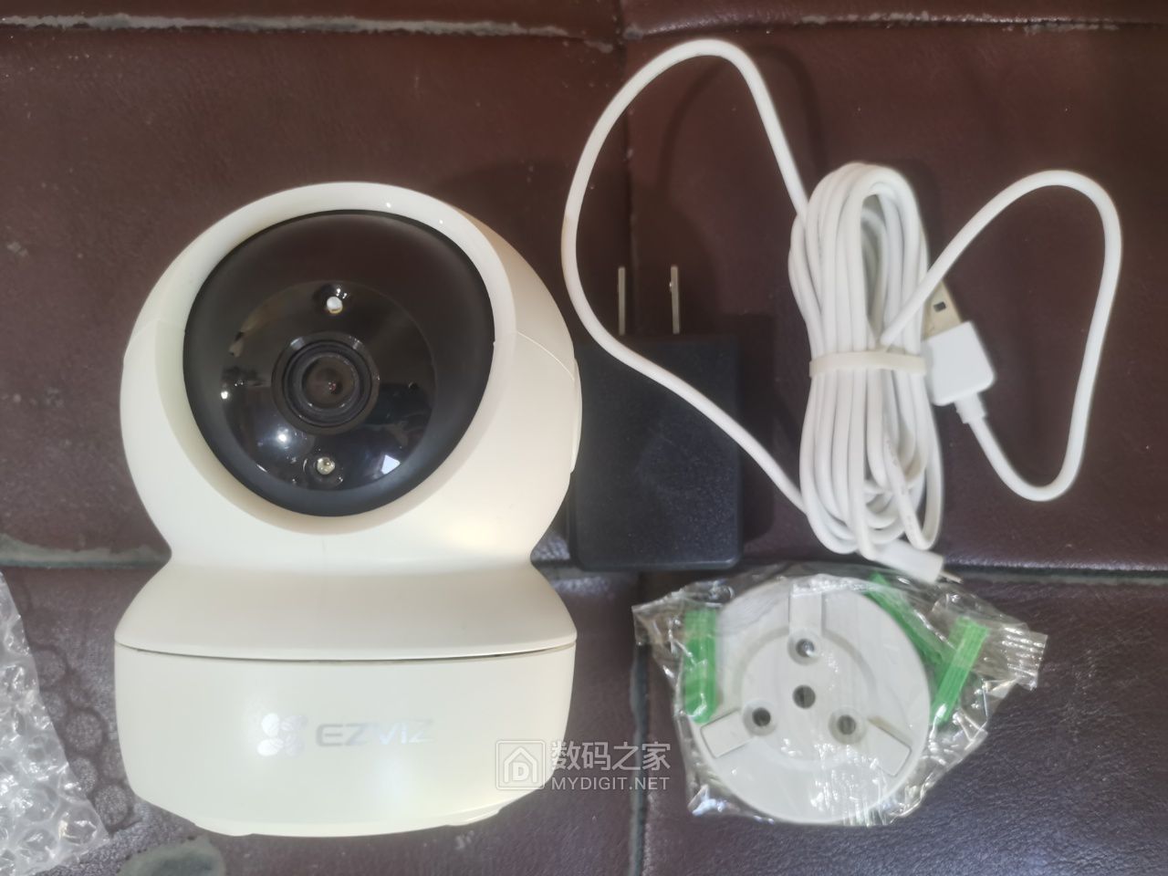 萤石云XP1  300万像素自动跟踪小球机