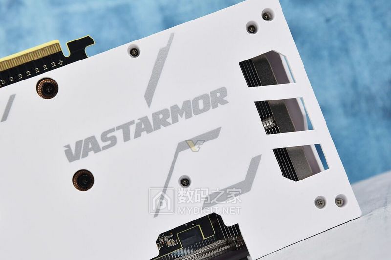 vastarmor-radeon-rx-9060-xt-16gb-alloy-white-7d37-1200x900_vcz.jpg