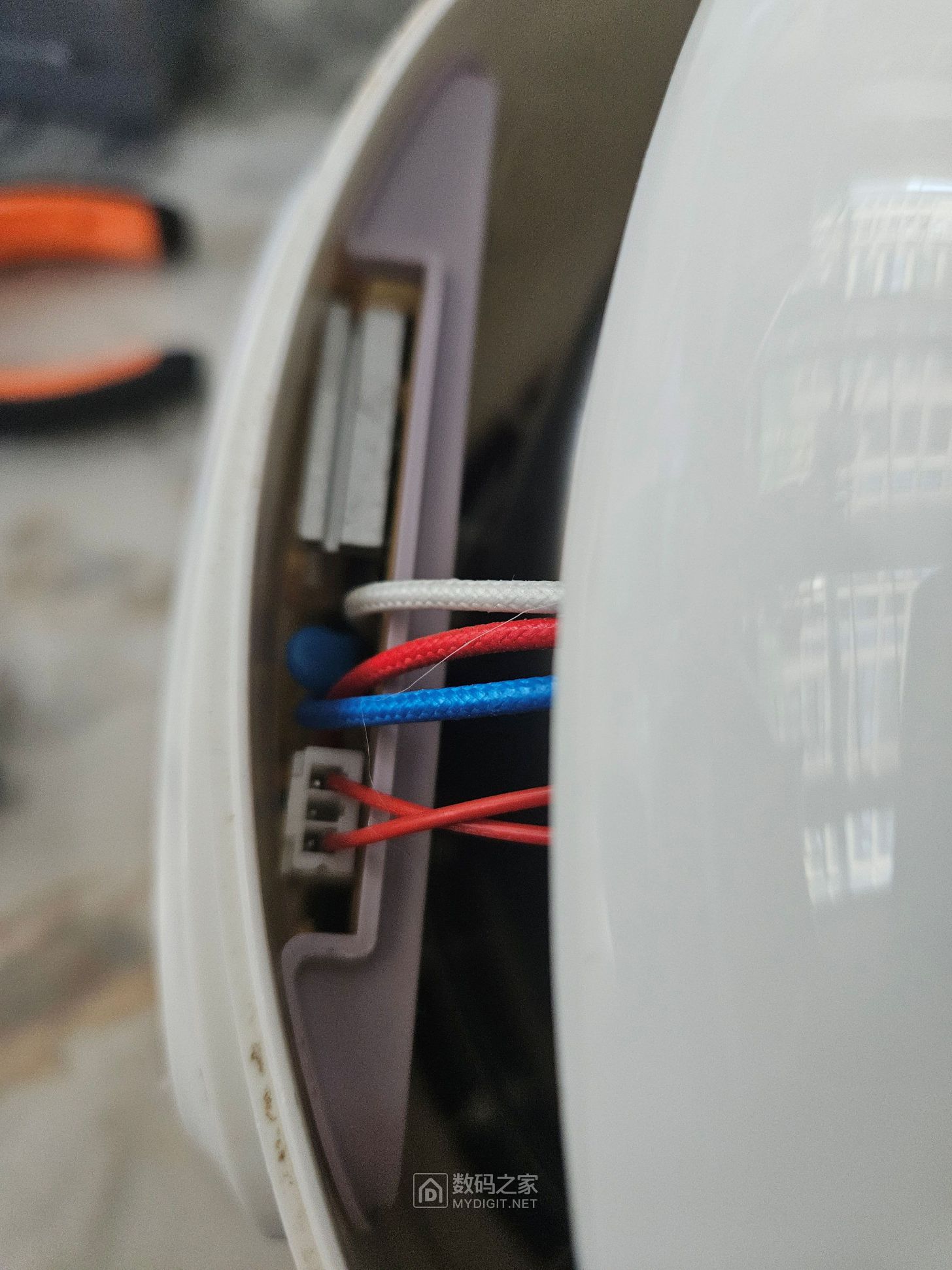 到面板的连接线