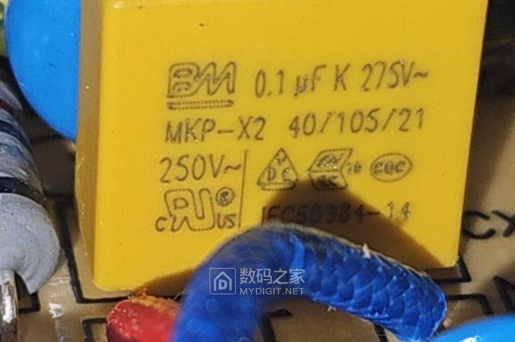 电容，测量是0.086UF