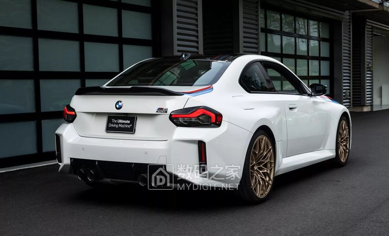 2026-BMW-M2-Turbo-Design-Edition-00013.JPG