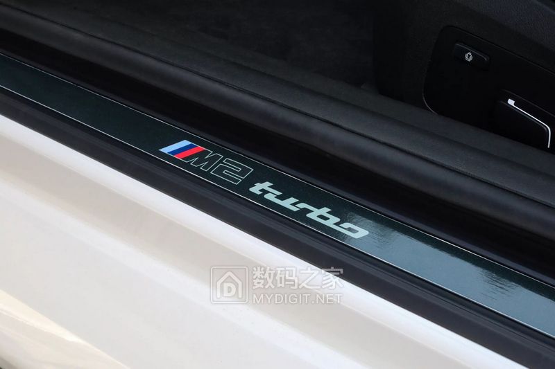 2026-BMW-M2-Turbo-interior-00004.JPG