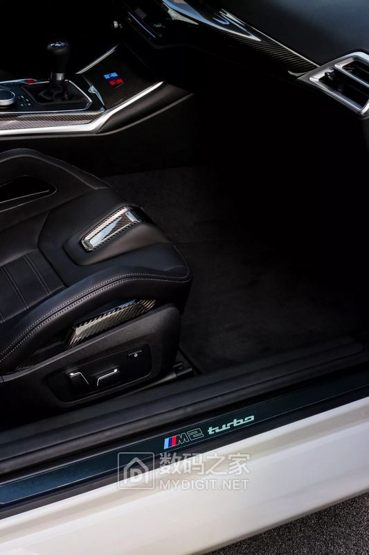 2026-BMW-M2-Turbo-interior-00009.JPG