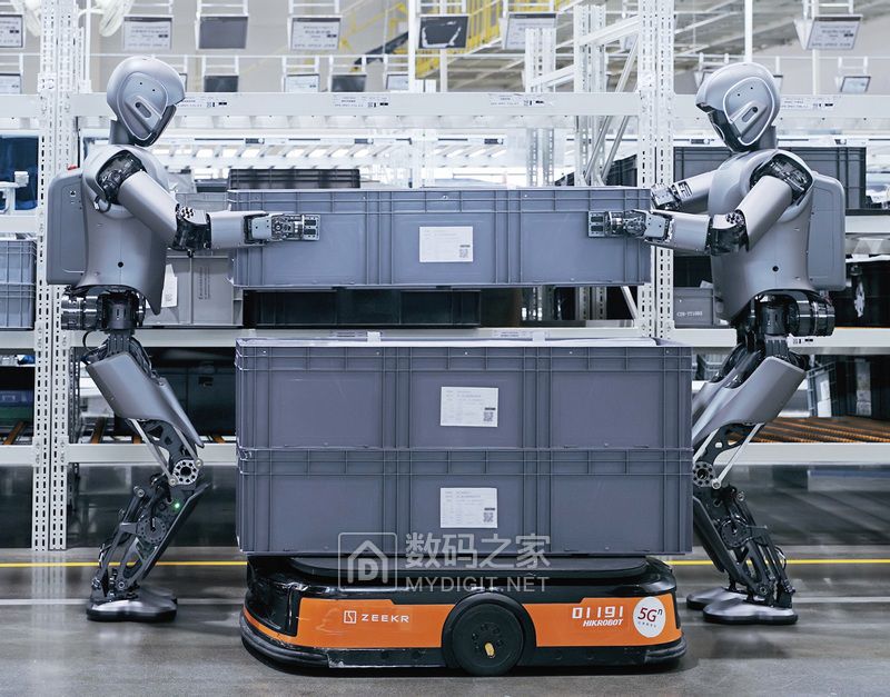 Two-humanoid-robots-working-in-a-factory-Image-source-UBTech.jpg