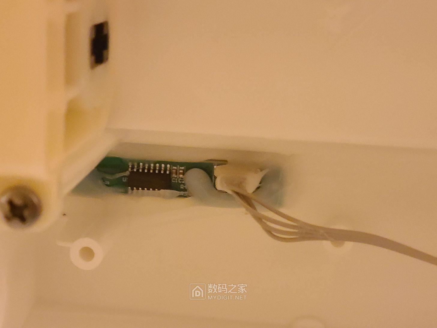 指示灯条热熔胶固定