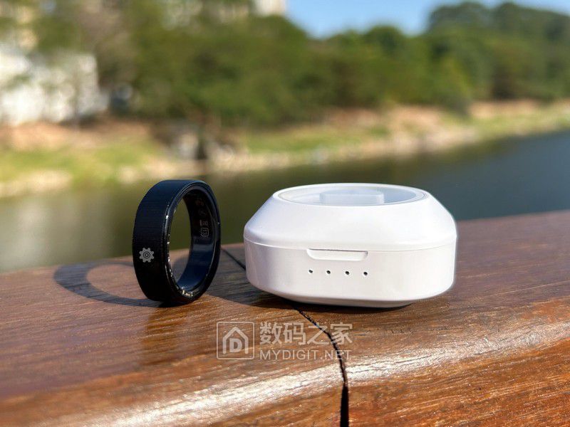 钛金属智能戒横空出世：88刀挑战巨头，续航12天还不用交月供