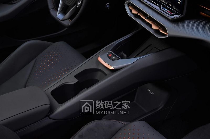 Cupra-Raval-debut-9426-00014.jpg