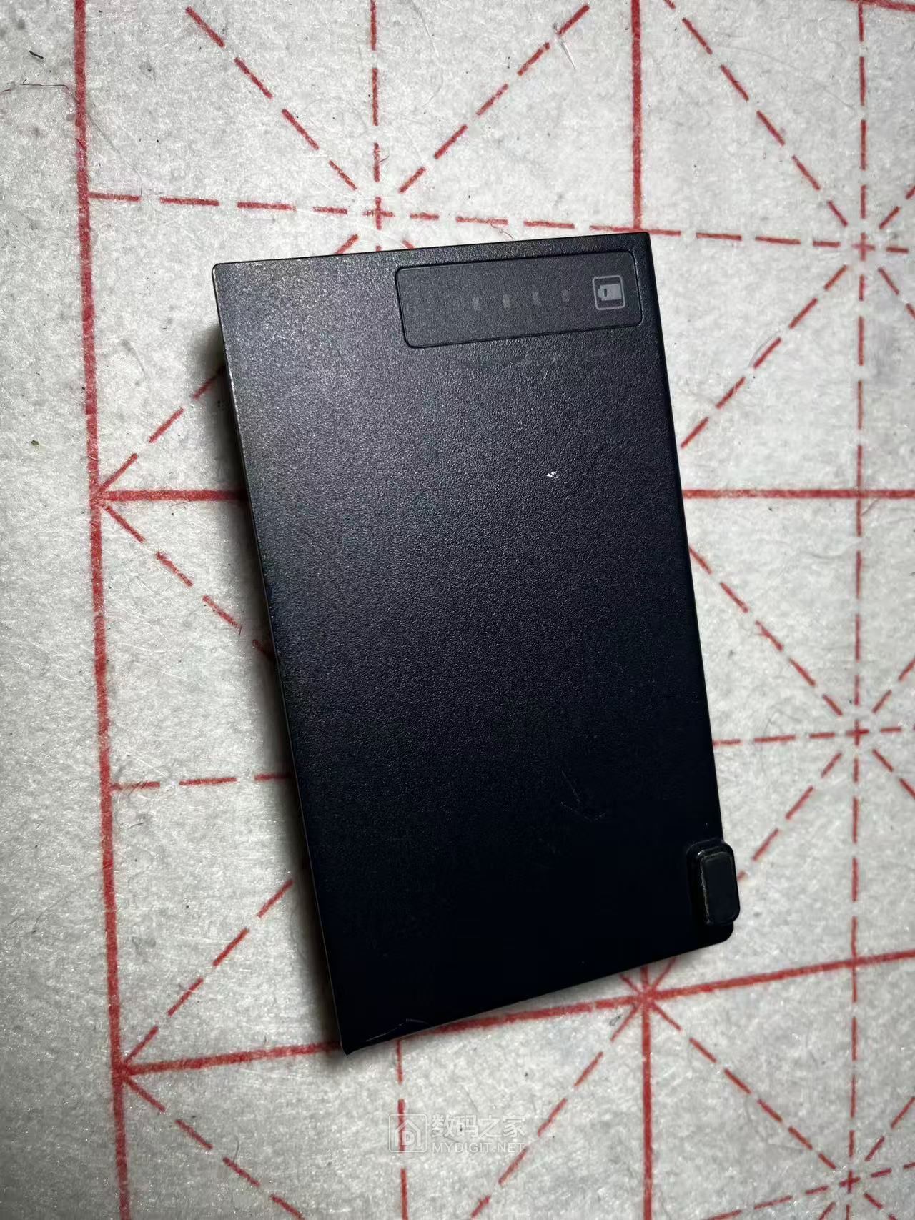 24一切照旧，扔办公桌里面，不吃灰，四个电池肯定有用。想下个单电量密度测量。不知道.jpg