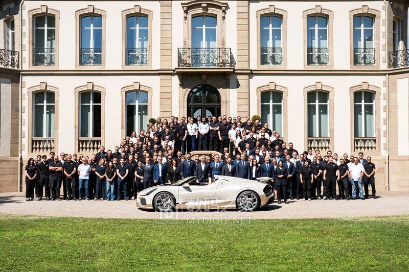 Bugatti-W16-Mistral-End-Of-Production-1.jpg