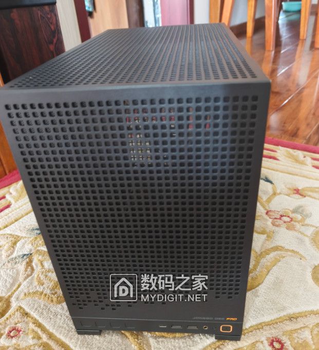 机箱正面.jpg