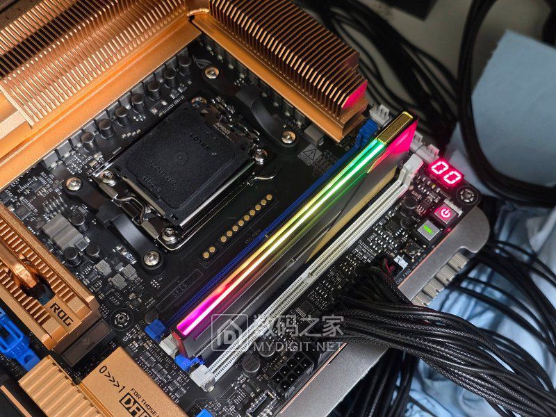 ASUS-ROG-DDR5-20th-Edition-Memory-Module-_3.jpg
