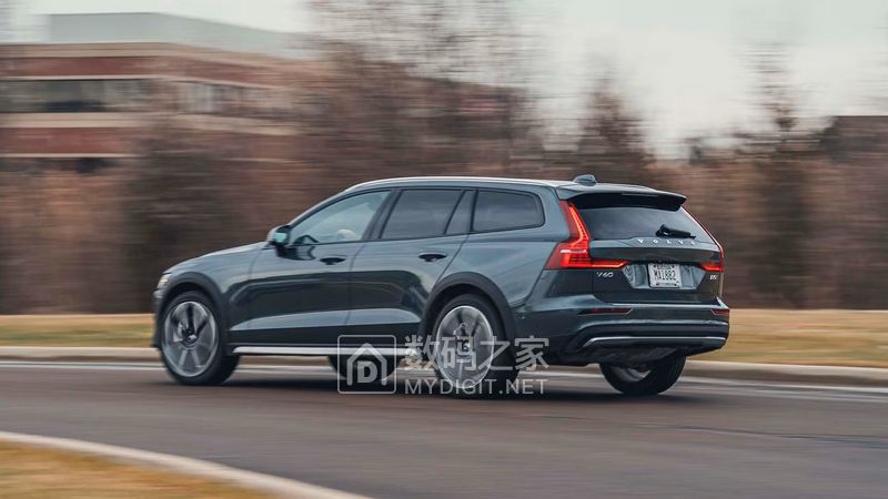 2026-volvo-v60-cross-country-129-69738562b5ad8.jpg
