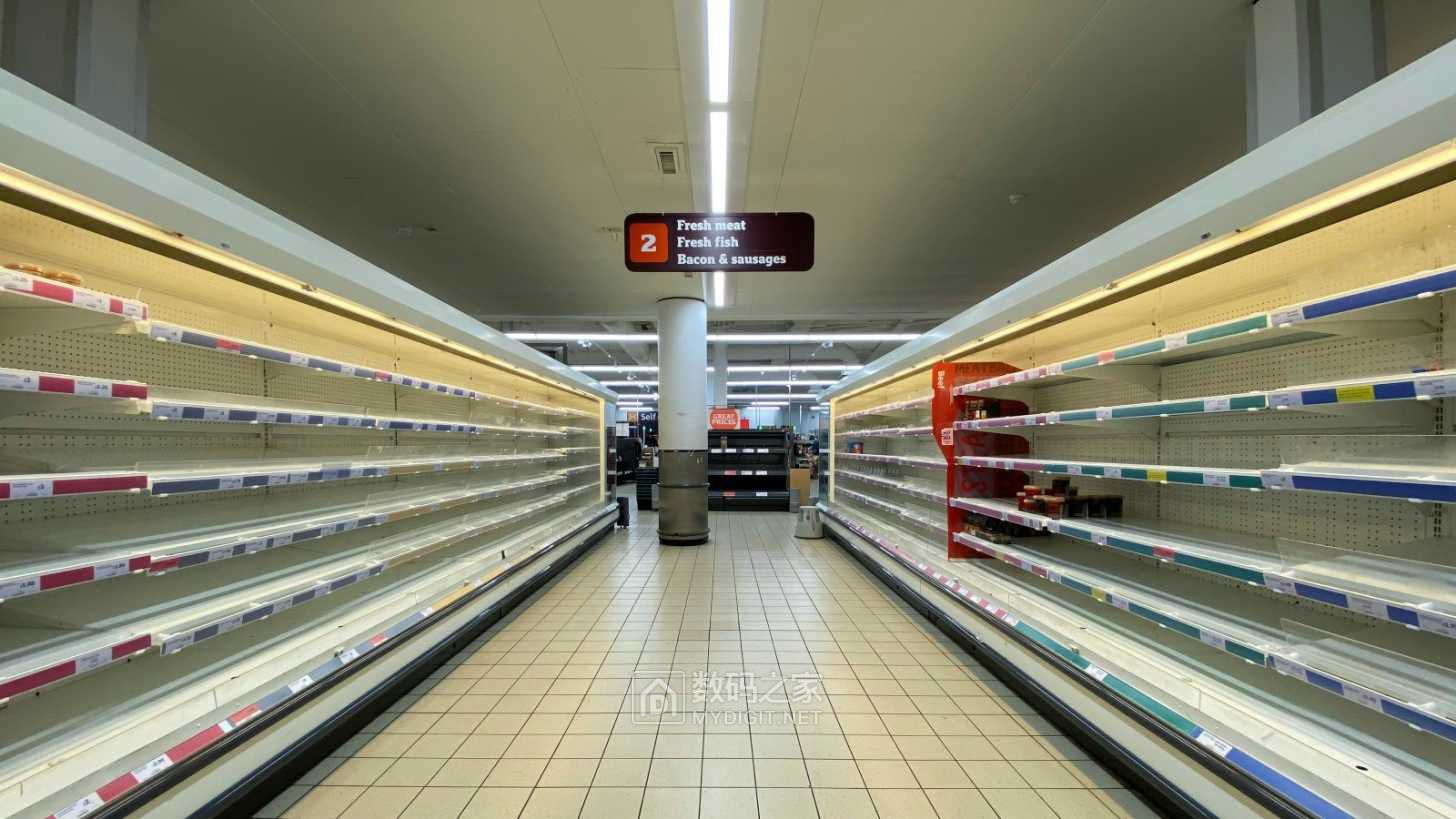 20261013195223-1791892343620-supermarket-empty-fridges.jpg