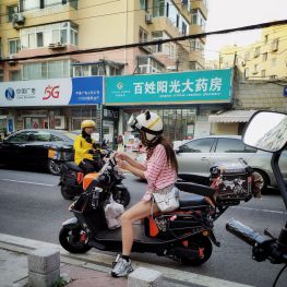 偷拍外卖小姐姐
