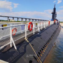 参观潜水艇