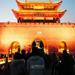 台儿庄夜景/打铁花