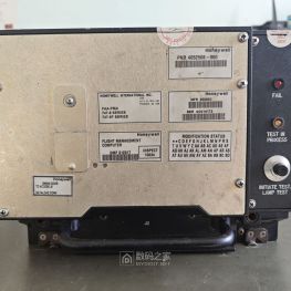 霍尼韦尔/波音747-8飞行管理计算机拆解