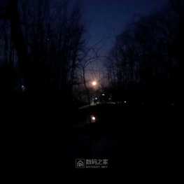 早晨河边月亮