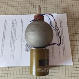 单兵防空导弹发射筒上的氮气瓶与热电池拆解