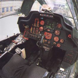 AH-64A“阿帕奇”武装直升机上的VDU拆解