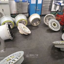 737客机轮子，充的是氮气