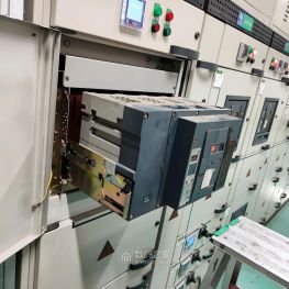 4000A施耐德MT40 H2框架开关拆修