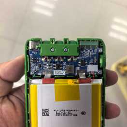 捡来两个充电宝，充不了电啊